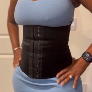 It’s a waist trainer with 3 hooks nice tight & firm.